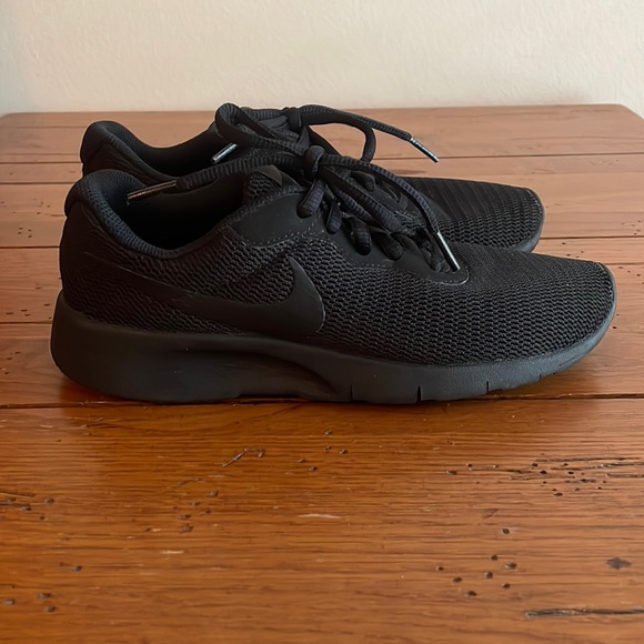 Nike | Shoes | Nike Tanjun Black Sneakers Size 35 Youth | Poshmark